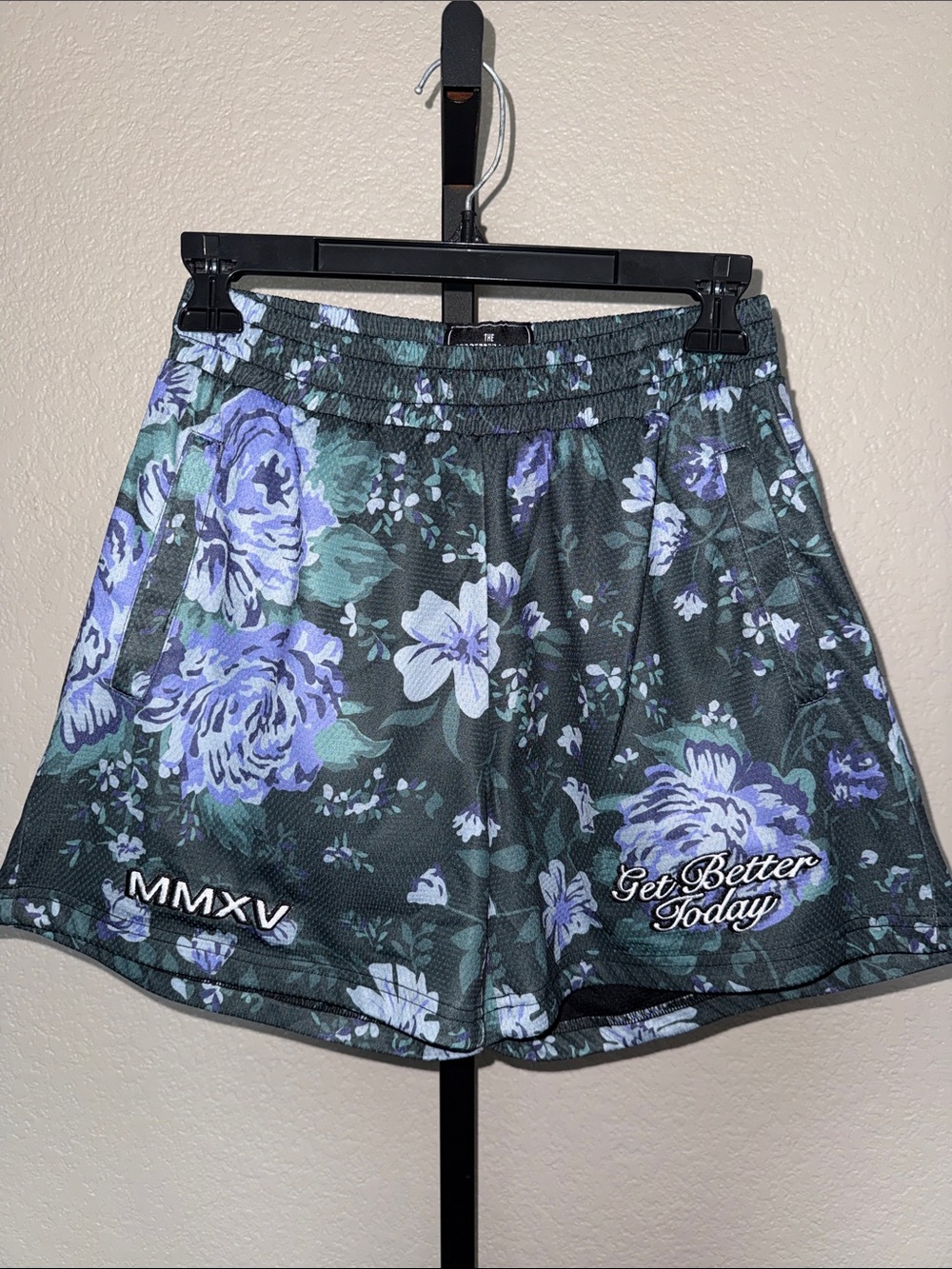 Get Better Today GBT Floral Women's Shorts size large